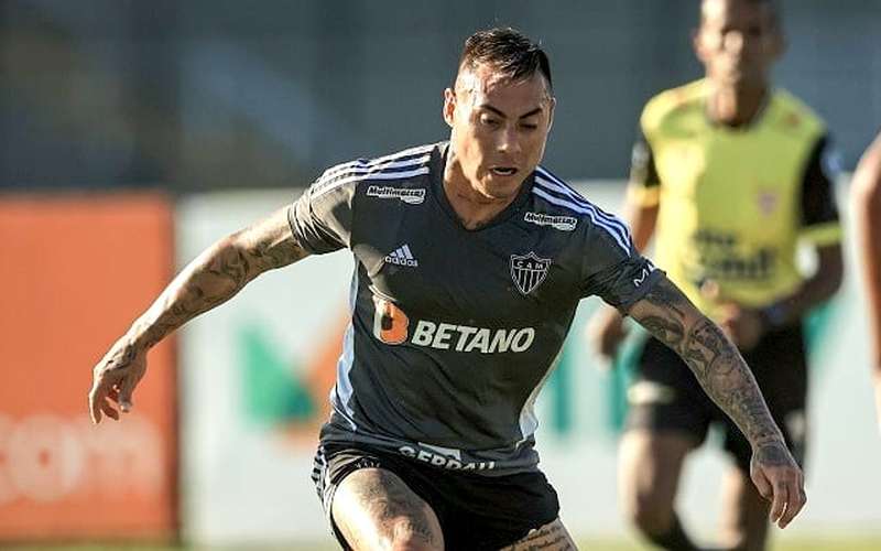 Empresário comenta situação de Vargas no Atlético após ausência no clássico