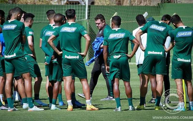 Rival do Atlético, Goiás aposta em ex-jogadores de Cruzeiro e América
