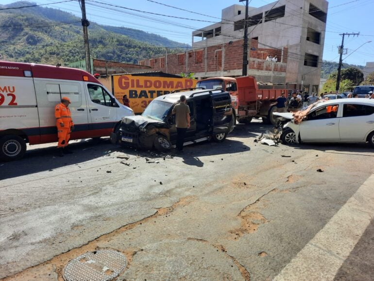 Sete pessoas ficam feridas após acidente em Santana do Paraíso