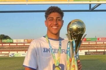 Filho de Adriano Imperador marca golaço e viraliza; assista