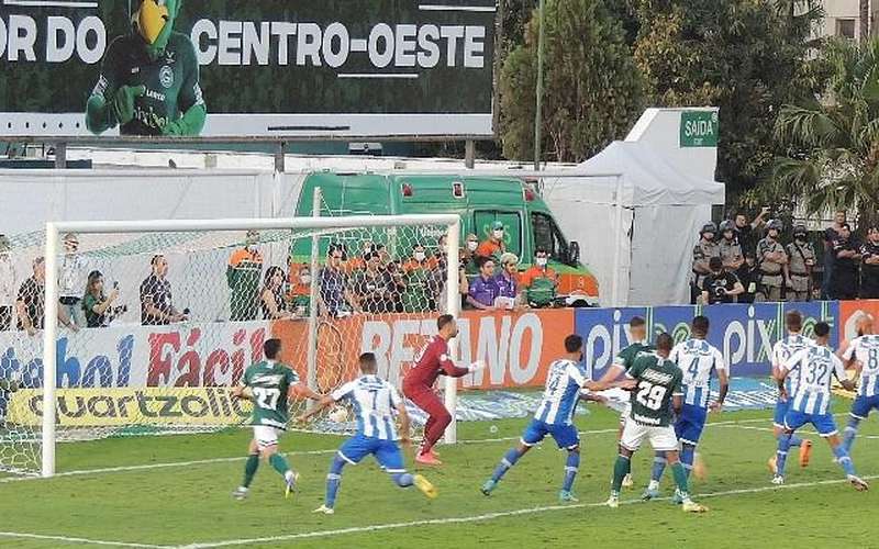 Goiás faz golaço e busca empate com Avaí em casa pelo Brasileirão