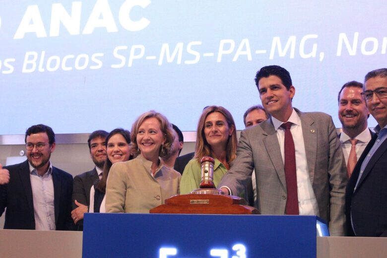 Resultado de leilão aeroportuário deixa ministro muito satisfeito