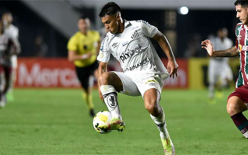 Em jogo de reviravoltas, Santos e Fluminense empatam pelo Brasileirão