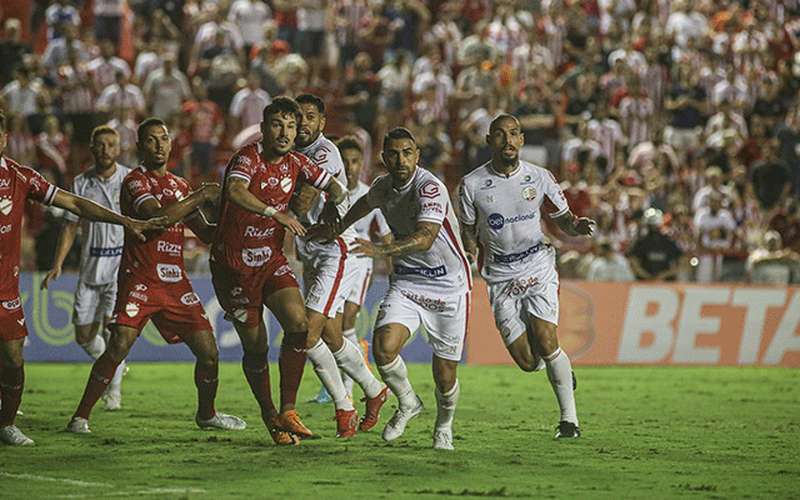 Vila Nova marca no fim e vira sobre Náutico em jogo de lanternas na Série B