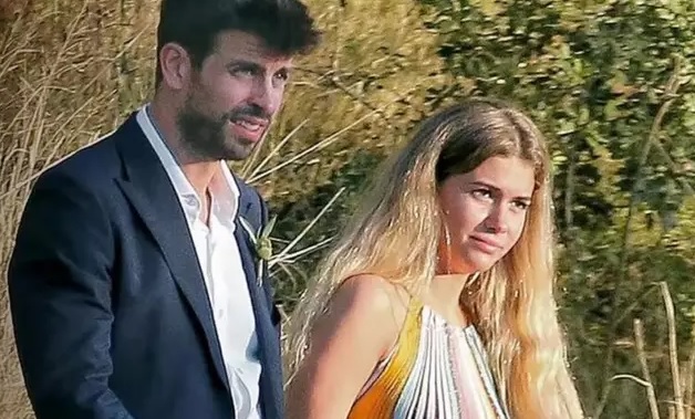 Piqué assume nova namorada, que faz sucesso com sua família e ‘supera’ Shakira