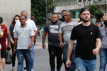 Cresce o número de brasileiros que não usam mais máscaras
