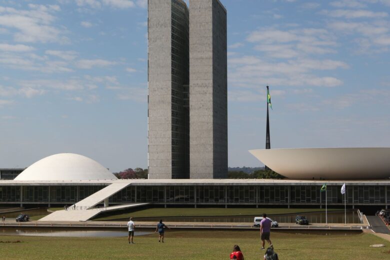 Promulgada lei que simplifica regras trabalhistas em novas calamidades