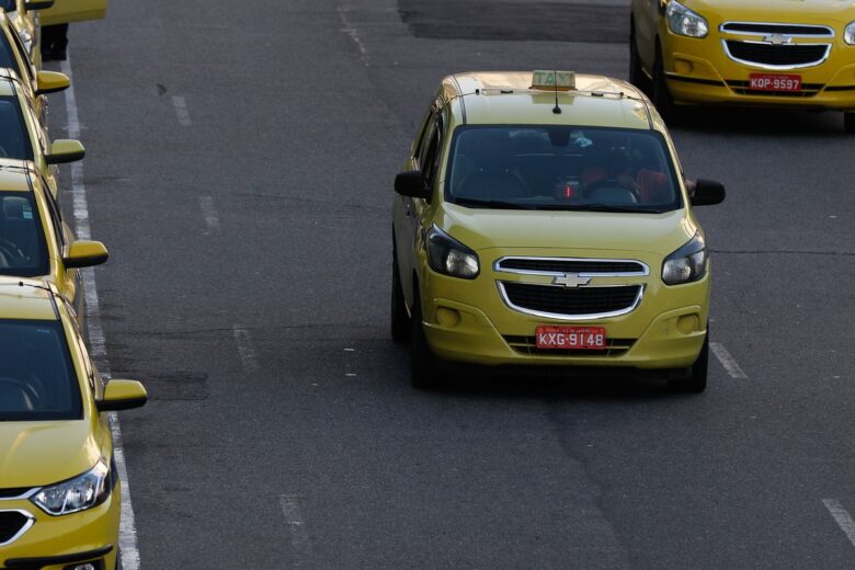 Prefeituras farão cadastro para o auxílio taxista
