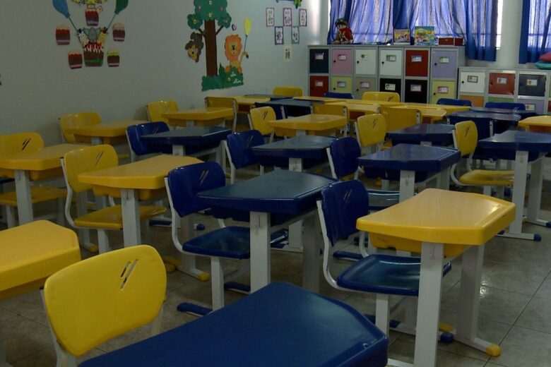Pais podem negociar reajuste nas mensalidades com as escolas