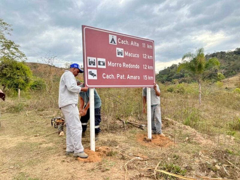 Zona rural de Itabira recebe novas placas de sinalização turística