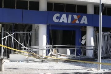 Tentativa de assalto destrói agência da Caixa no Rio de Janeiro