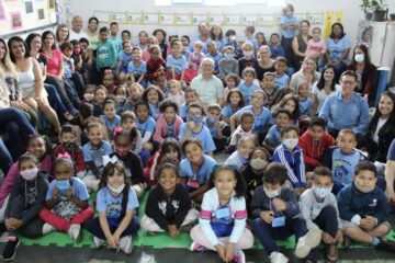 Prefeito Dr. Laércio conhece trabalhos dos alunos do Cemei Imaculada Conceição