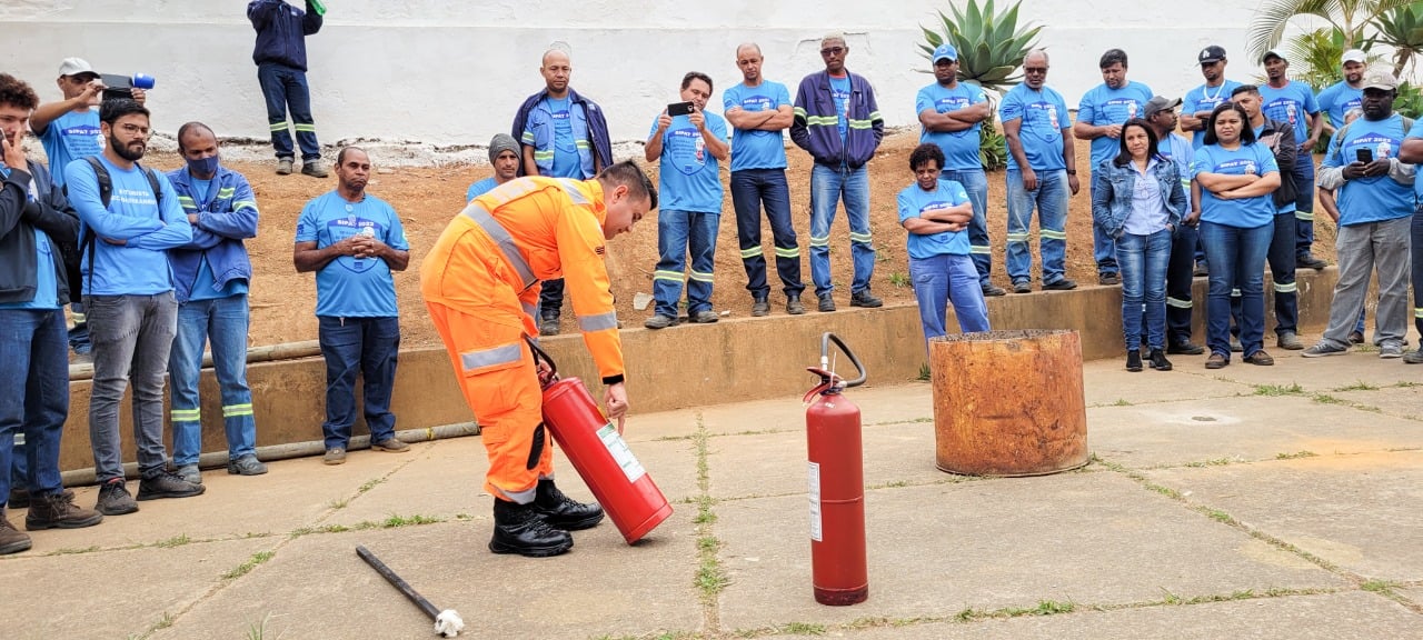 Bombeiros participam de SIPAT em Monlevade