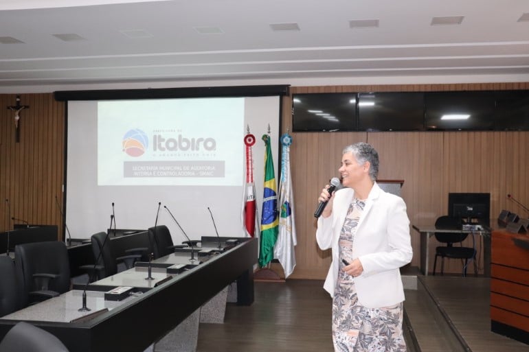 Vereador Carlos Henrique critica ausência de parlamentares em reunião de comissões