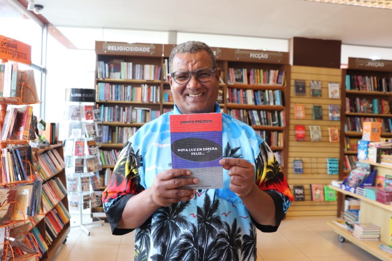 Toninho Aribati lança livro de conto poético em Itabira