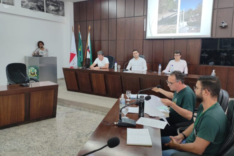 Moradora do Santa Cruz cobra melhorias para o bairro na Câmara de Monlevade