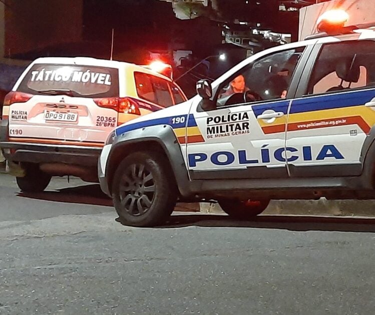 PM detém suspeito de homicídio com armas e drogas em Itabira
