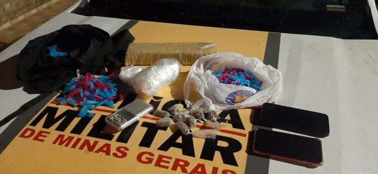 Tático Rodoviário detém dupla por tráfico após perseguição em Itabira