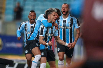 Ainda sem Renato Gaúcho, Grêmio bate Vila Nova e alivia pressão na Série B