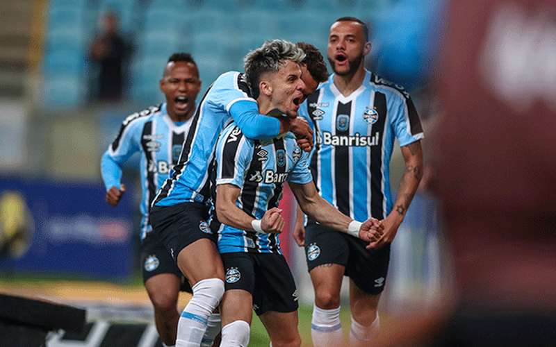 Ainda sem Renato Gaúcho, Grêmio bate Vila Nova e alivia pressão na Série B