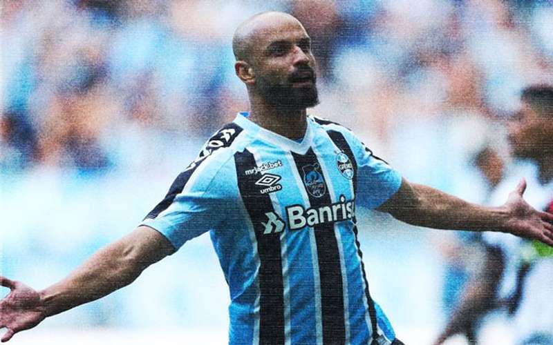 Na reestreia de Renato Gaúcho, Grêmio vira sobre o Vasco e cola no Bahia