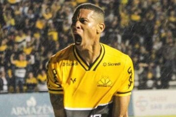 Criciúma vence Chape em clássico catarinense e se aproxima do G4 na Série B