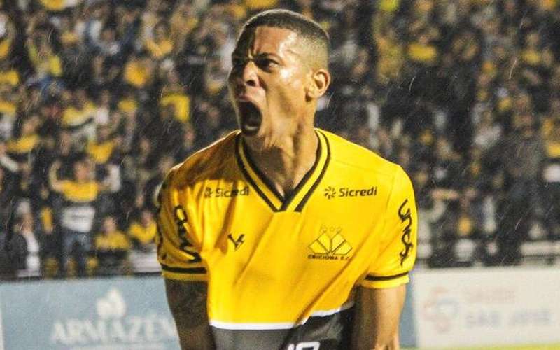 Criciúma vence Chape em clássico catarinense e se aproxima do G4 na Série B