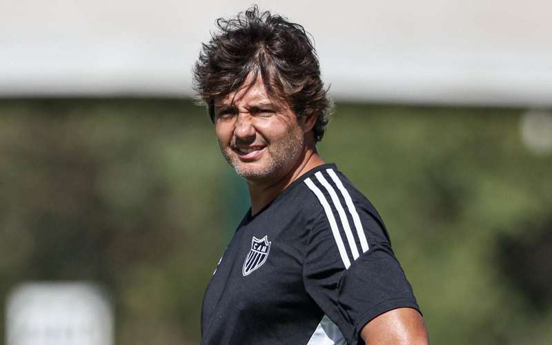 Preparador do Atlético será julgado no STJD por expulsão pós-lesão de Arana