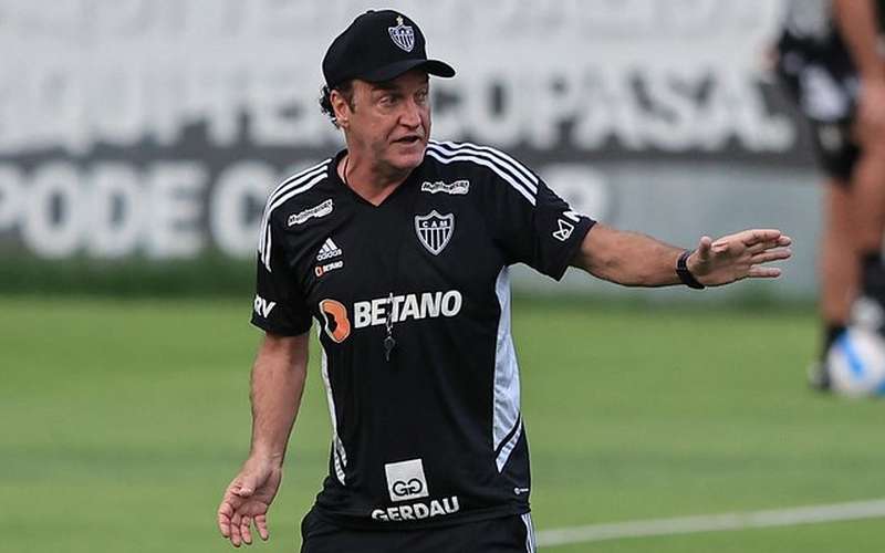 Cuca marca golaços durante treino do Atlético; assista ao vídeo