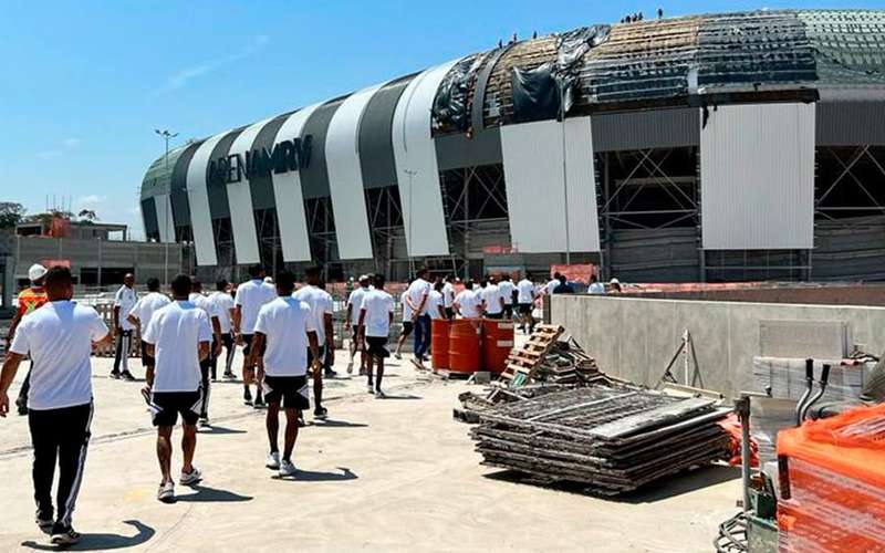 Jogadores, comissão técnica e diretoria do Atlético visitam a Arena MRV