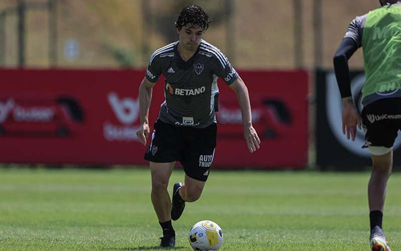 Com lesão de Arana, Dodô pode ter maior sequência de jogos pelo Atlético