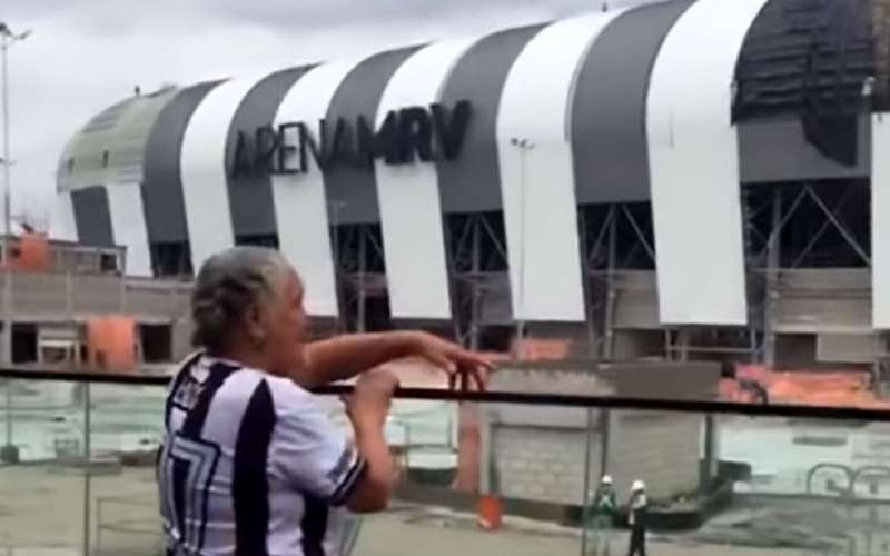 Aos 83 anos, torcedora do Atlético realiza sonho com visita à Arena MRV