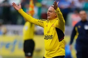 Dorival diz que craque do Flamengo passou mal antes de jogo contra o Goiás