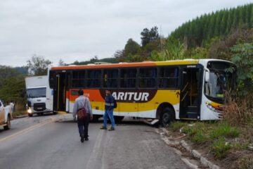 BR-381: acidente entre carro e ônibus deixa uma vítima fatal