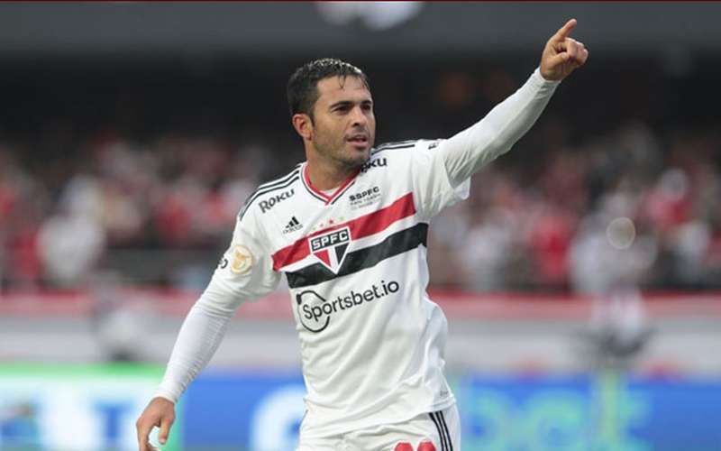 São Paulo e Corinthians empatam e miram decisões na Copa do Brasil