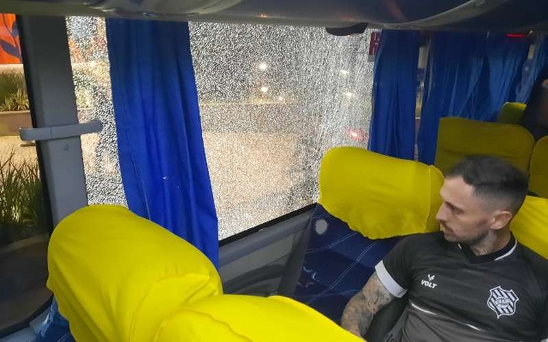 Figueirense tem ônibus apedrejado por torcedores do Paysandu