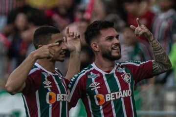 Com polêmica e confusão, Fluminense vence o Flamengo no Maracanã