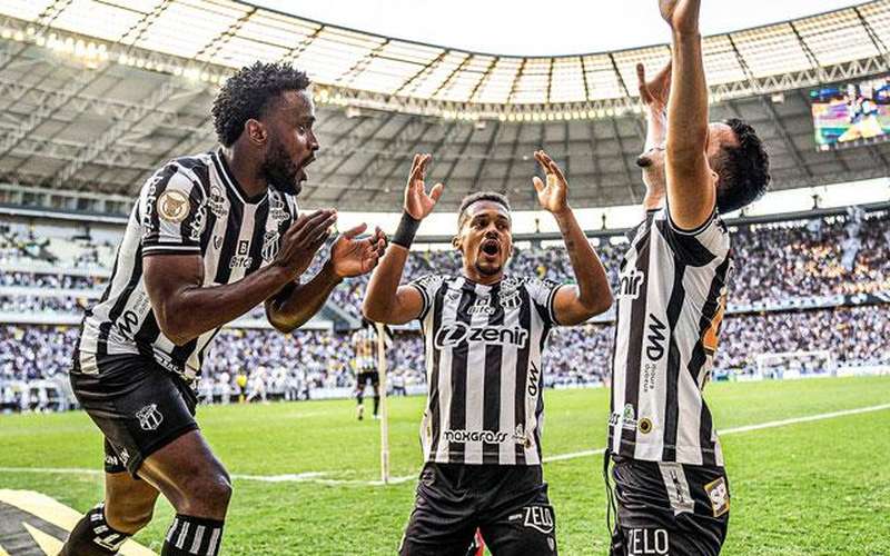 Ceará constrói vantagem no primeiro tempo e vence o Santos pelo Brasileirão