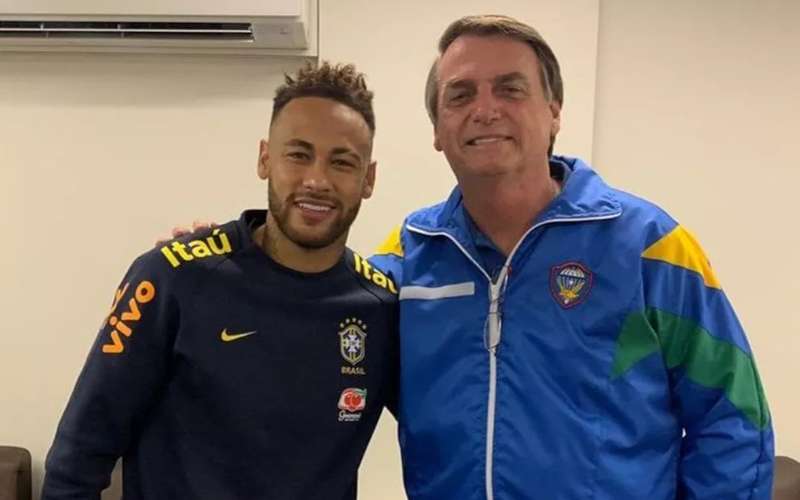 Após declarar apoio a Bolsonaro, Neymar rebate críticas e cita democracia