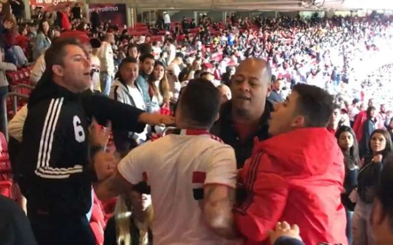Torcedores discutem após criança comemorar gol do Corinthians no Morumbi