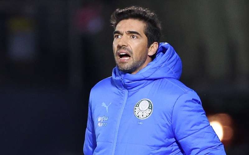 Abel Ferreira diz que Brasil sofre de “doença positiva” com futebol
