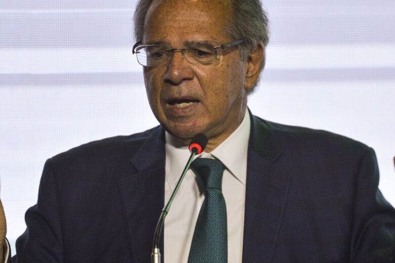 Recuo da inflação pode fazer juros caírem em 2023, diz ministro