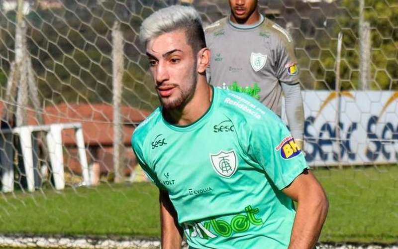 Pedrinho comenta possibilidade de permanecer no América em 2023