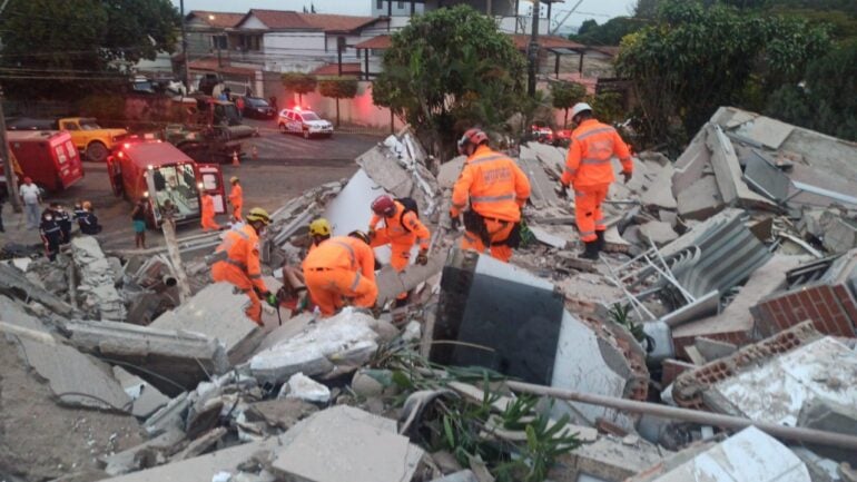 Uma pessoa morre e três ficam feridas após desabamento de prédio em Belo Horizonte