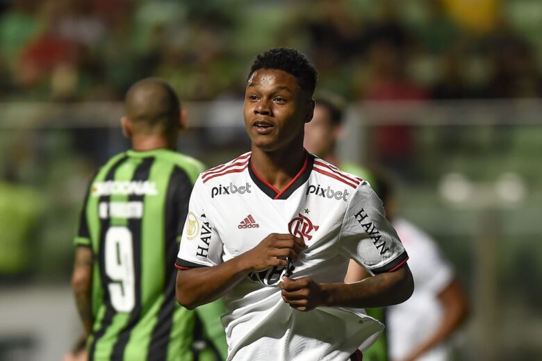 Mesmo com time alternativo, Flamengo bate América-MG no Independência
