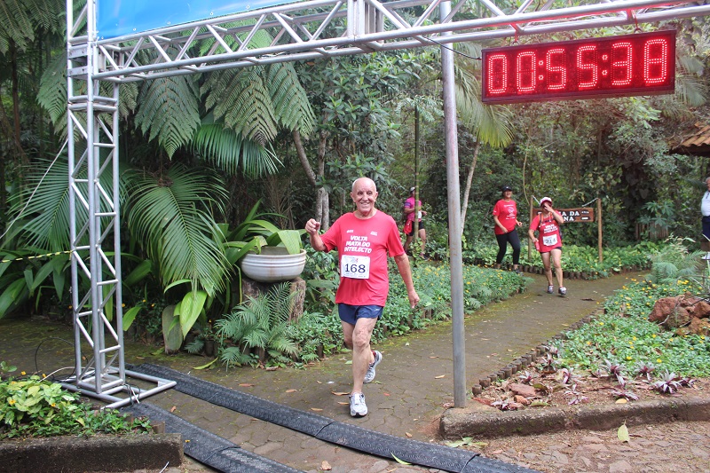 "Fiquei sabendo da corrida e reacendeu um espírito em mim", conta José de Oliveira, o mais velho a participar da DMX Run