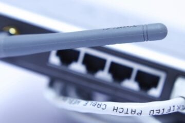 Qual é a maneira de posicionar corretamente o roteador e melhorar o sinal Wi-Fi?