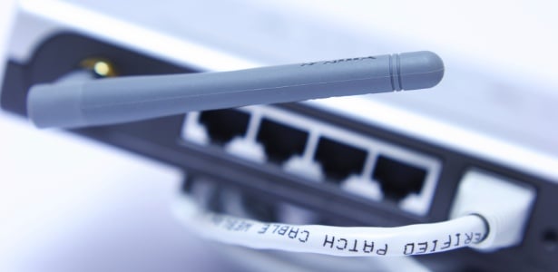 Qual é a maneira de posicionar corretamente o roteador e melhorar o sinal Wi-Fi?