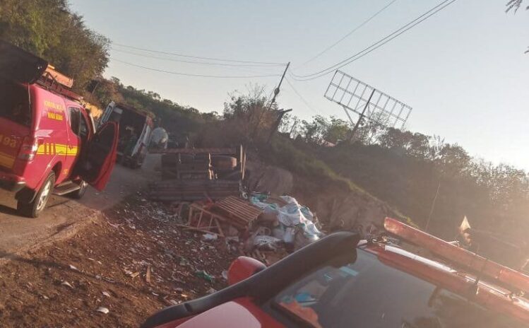 Motorista fica preso às ferragens em acidente na BR-381, em Santa Luzia
