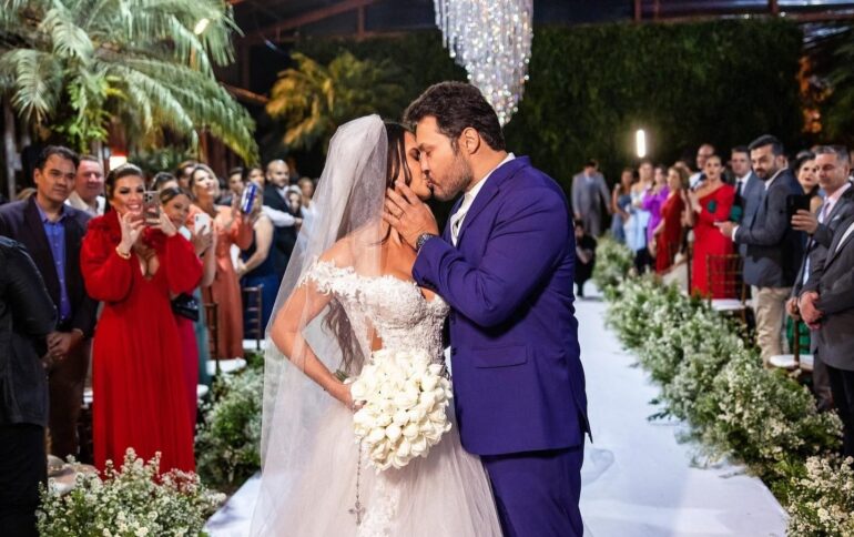 Influenciadora Monique Moura se casa com sertanejo João Bosco em cerimônia emocionante